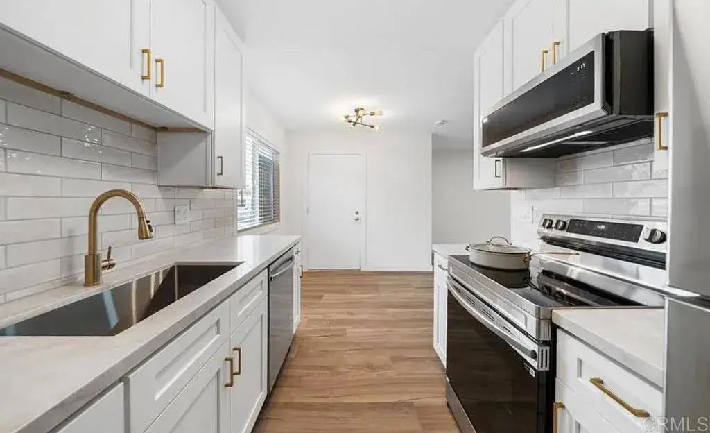 3825 Van Dyke, 