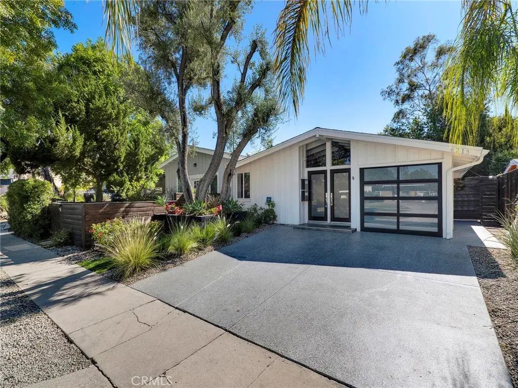 6213 Lubao, Woodland Hills