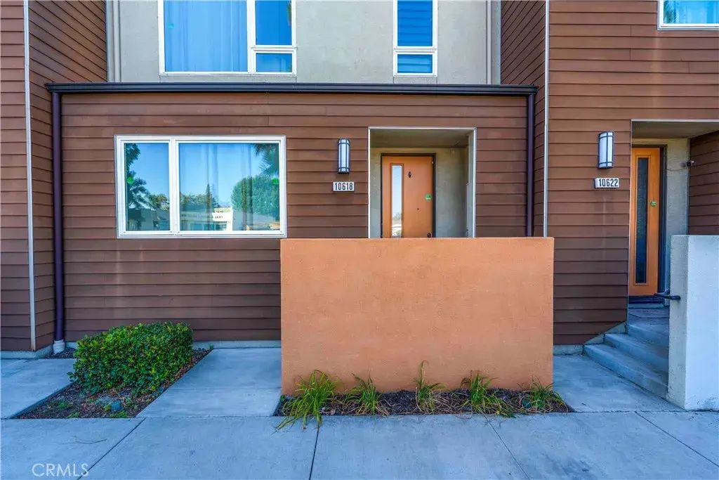10618 Paramount, Downey