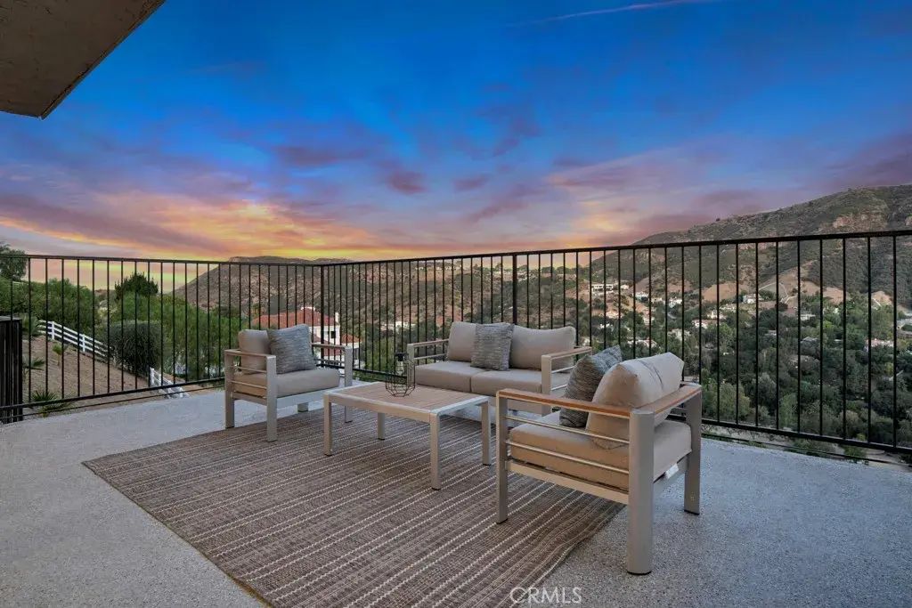 30 Stagecoach Road, Bell Canyon
