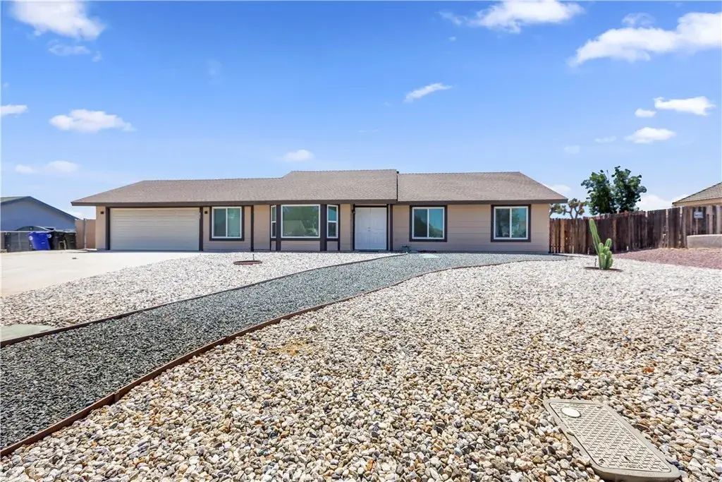 11471 Hollyvale, Victorville