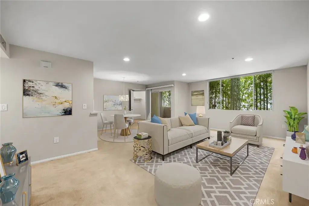 4501 Cedros 220, Sherman Oaks