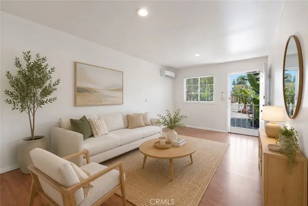 22521 Victory Boulevard B, West Hills