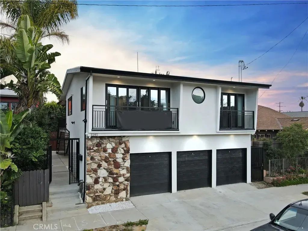 1141 E Broadway, Long Beach