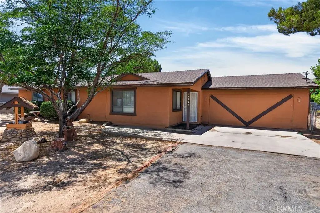 18725 Vine, Hesperia