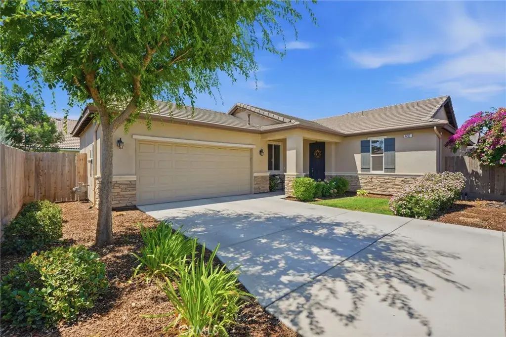 3207 N Kent Street, Visalia