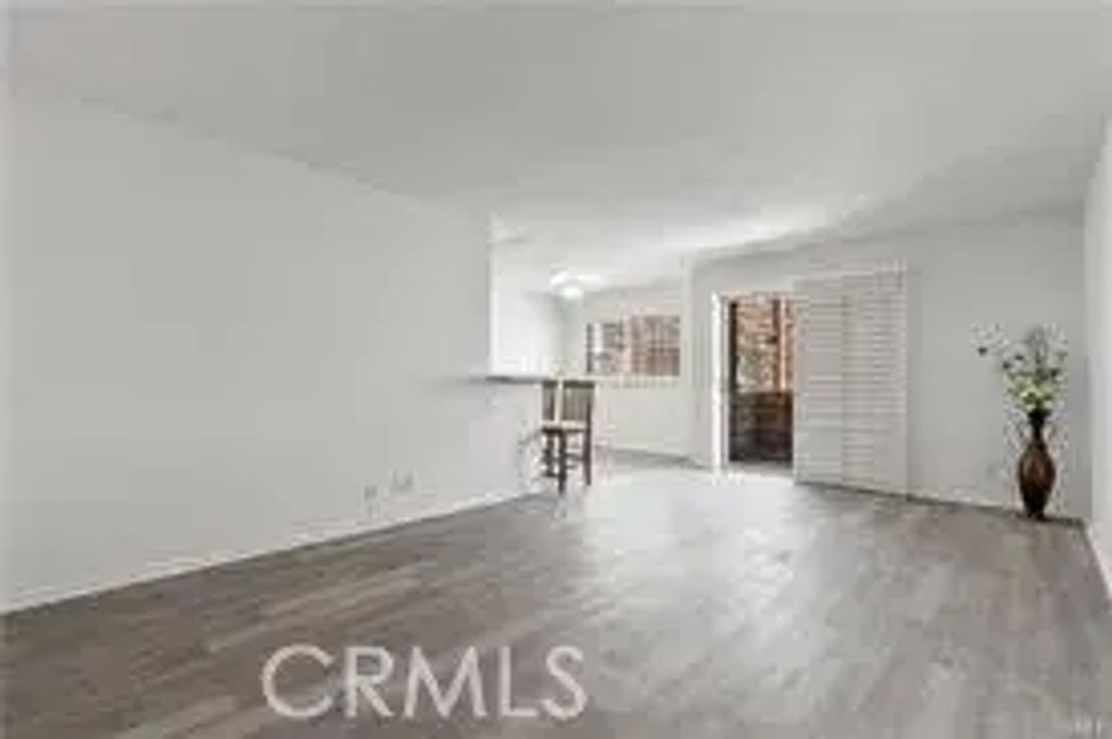 5349 Newcastle Avenue 18, Encino
