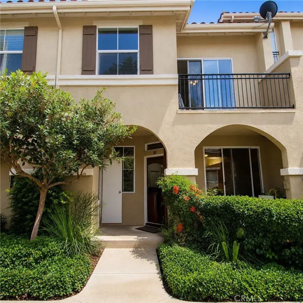 310 Falcon, Irvine