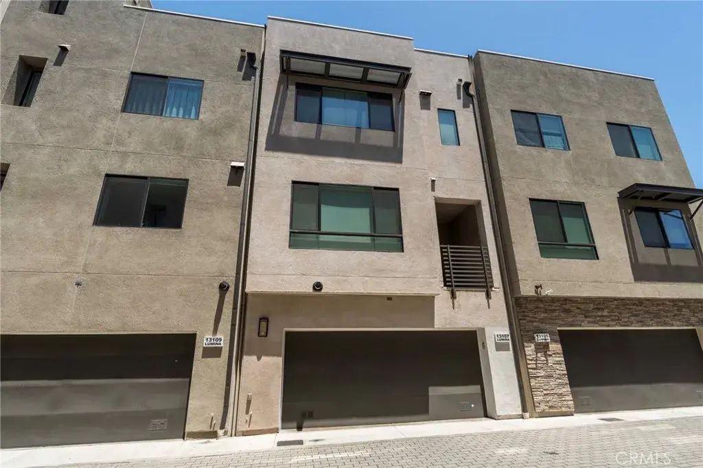 13107 W Lumina Way, Valley Glen
