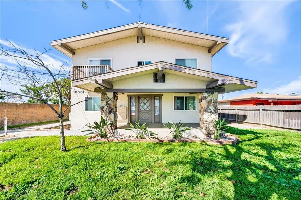 15003 Larch, Lawndale