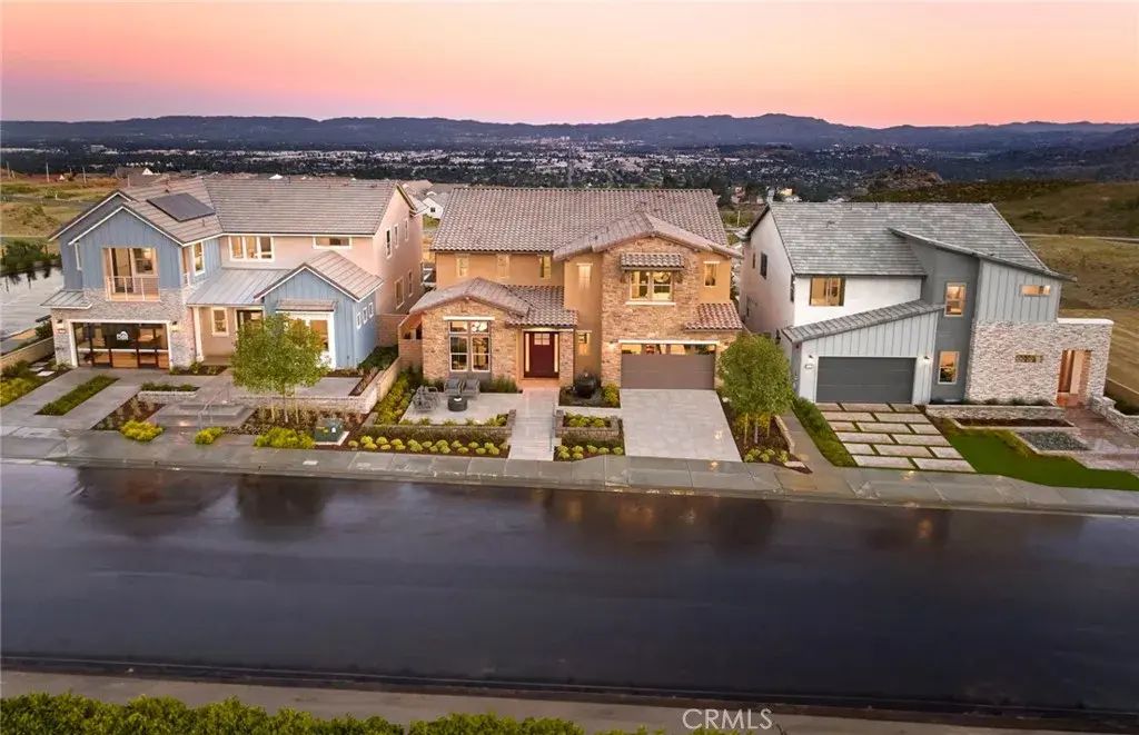 11811 Canoga Avenue, Chatsworth