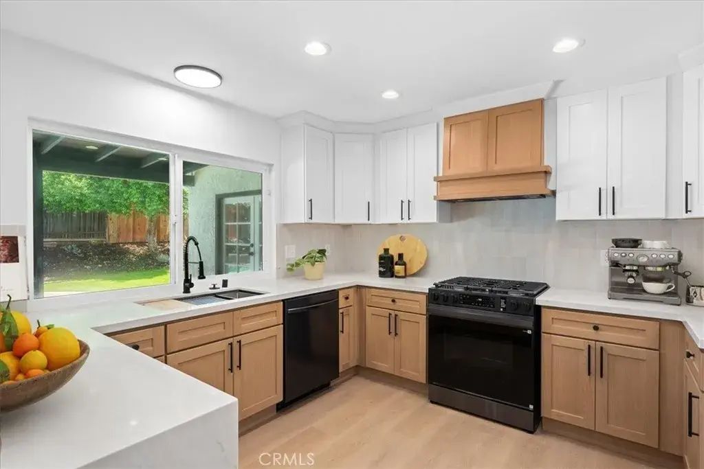 2463 Falling Oak, Riverside