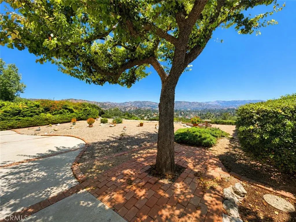 23707 Sandalwood, West Hills