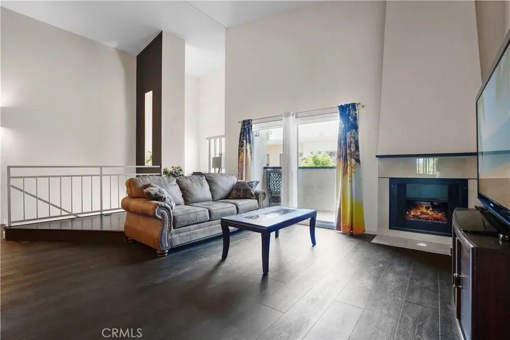 5805 Whitsett Avenue 211, Valley Village