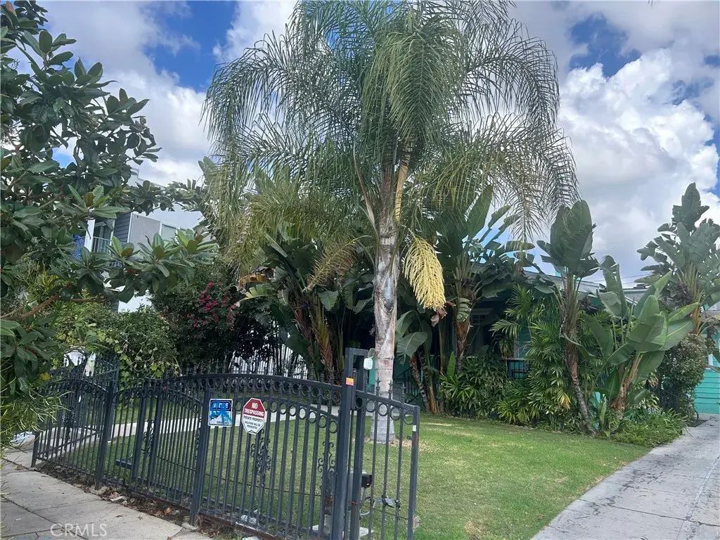 4727 Oakwood Avenue, Los Angeles