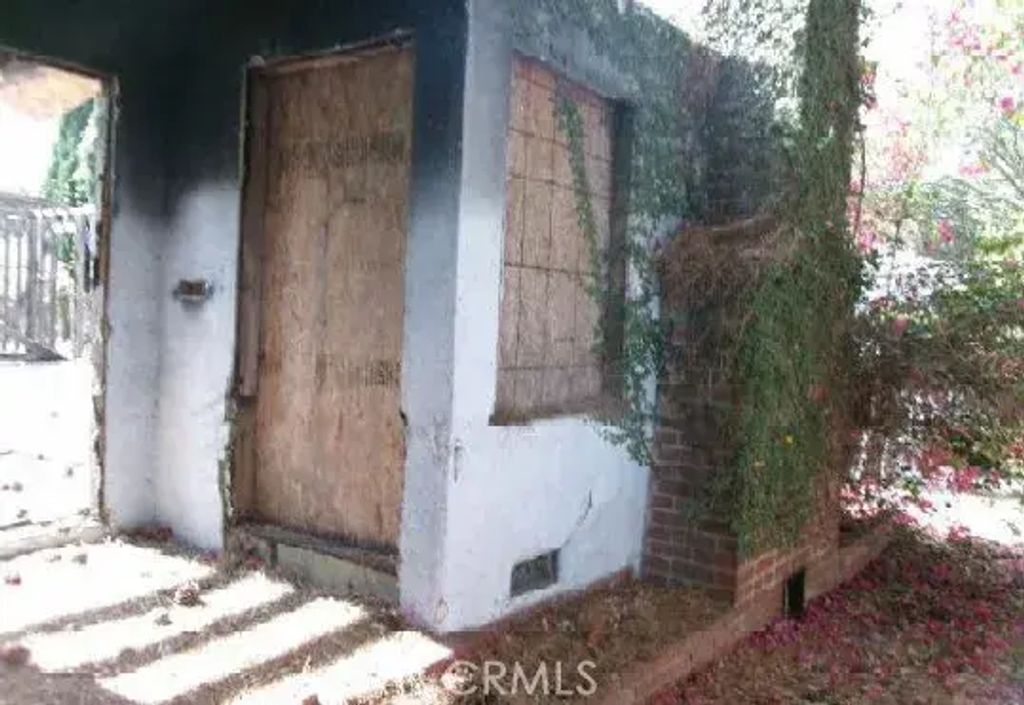 10544 Louisiana Avenue, Los Angeles