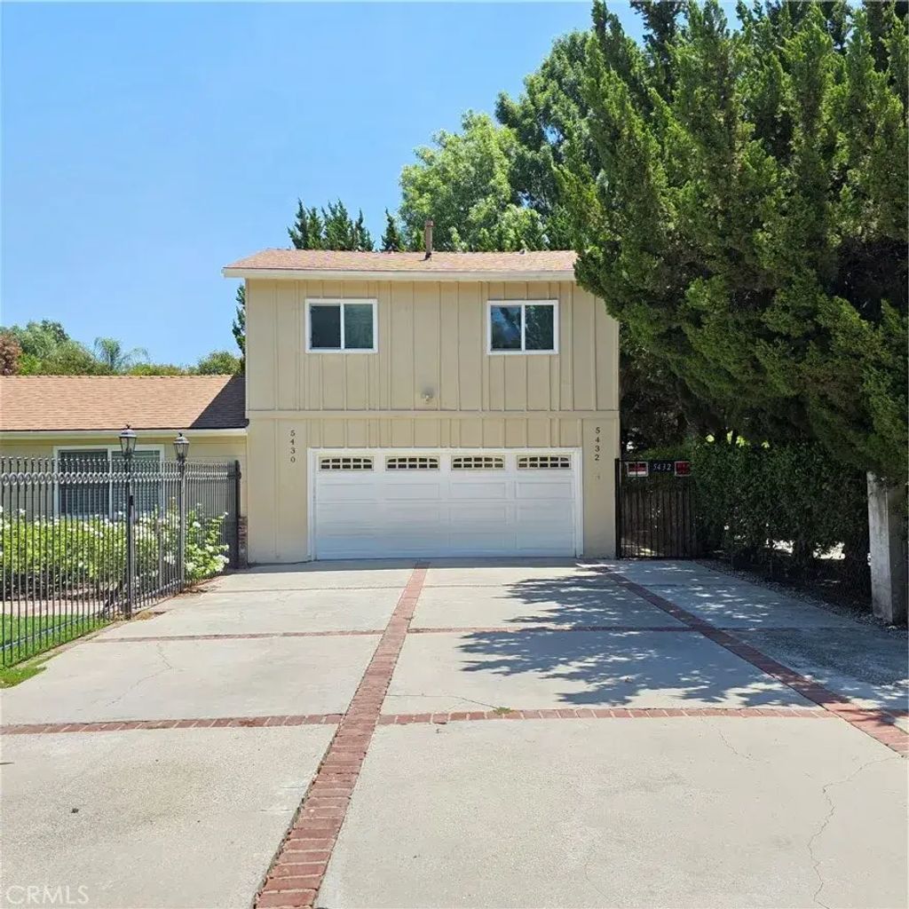 5432 Woodlake Avenue North, Woodland Hills