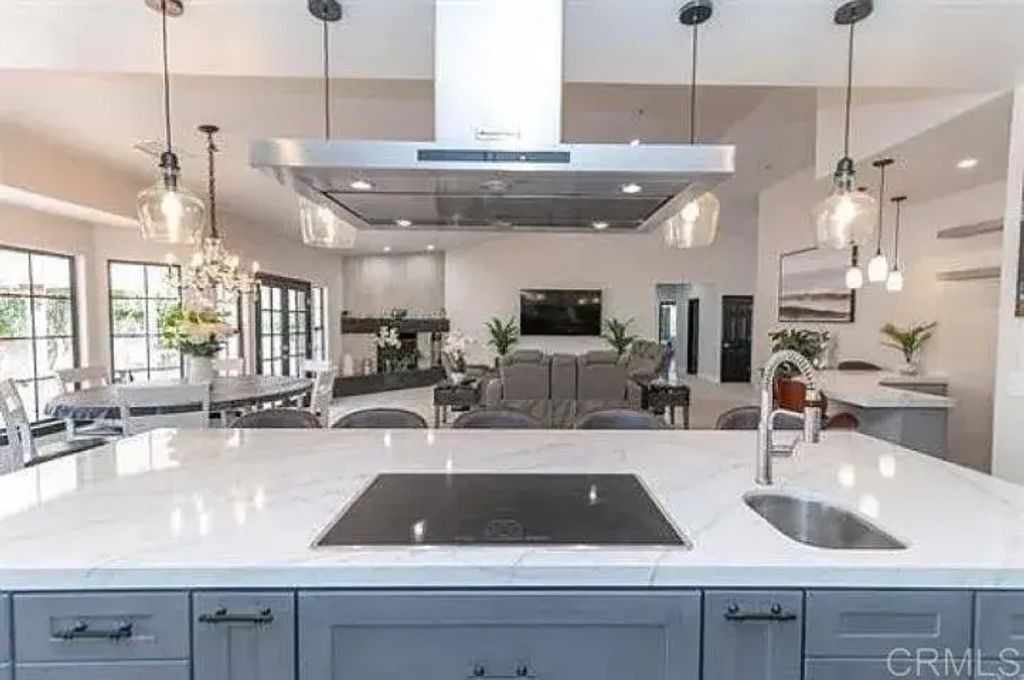29979 Robbie Lane, Vista