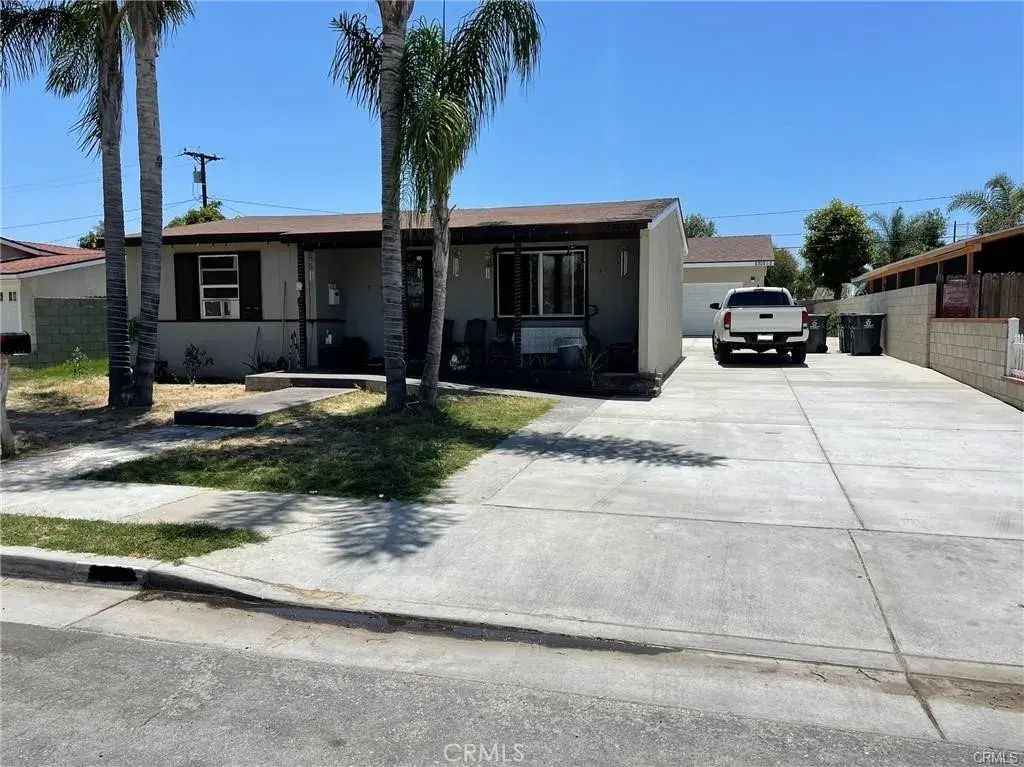 2302 W La Verne Avenue, Santa Ana