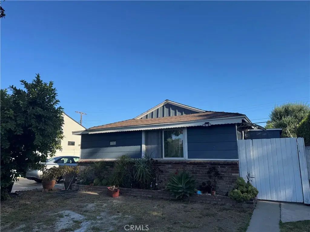 17212 Strathern, Los Angeles