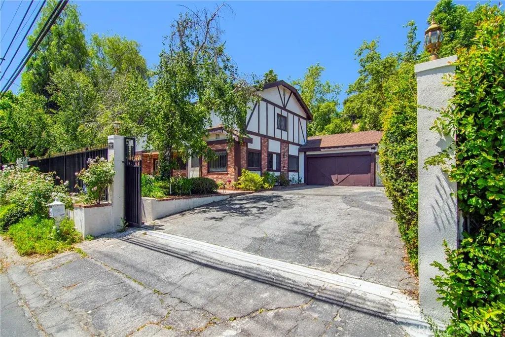 5515 Shirley Avenue, Tarzana