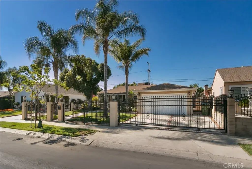 6313 Bluebell Avenue, North Hollywood