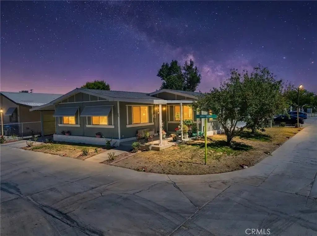 45465 E 25th 26, Lancaster