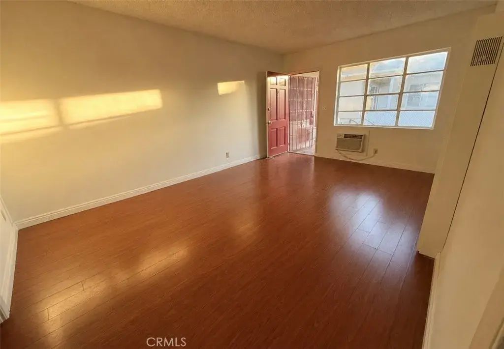 13350 Victory Blvd, Van Nuys