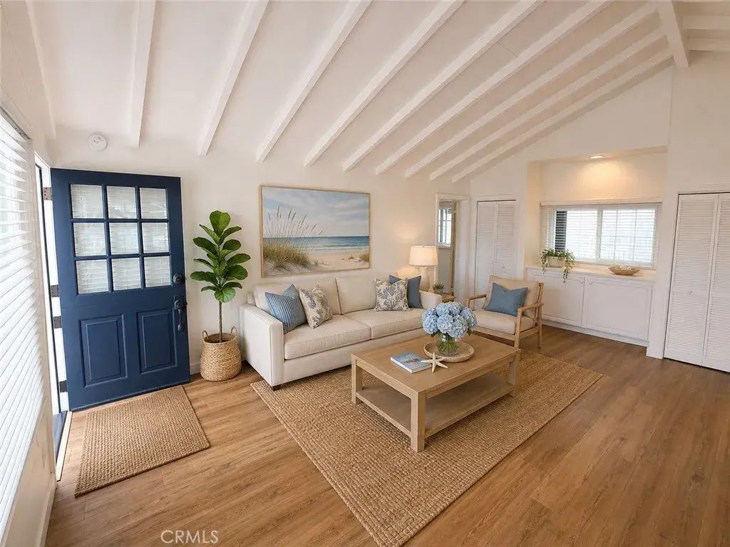 137 Topaz 1/2, Newport Beach