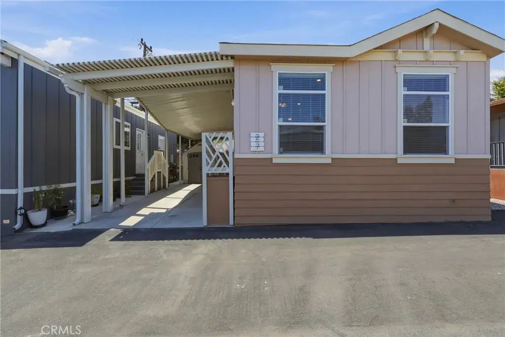 26006 Oak 27, Lomita
