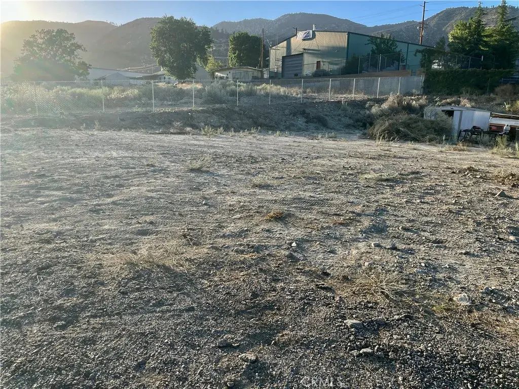 Mount Pinos Way, Lebec