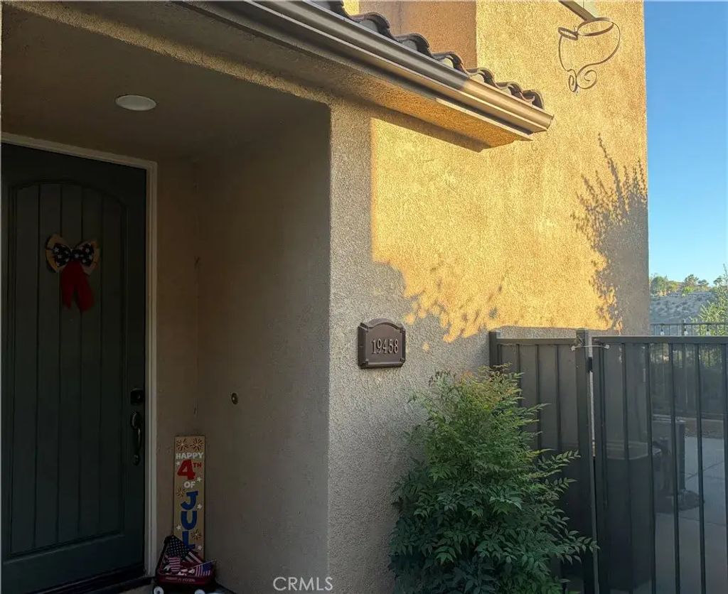 19458 Laroda, Saugus