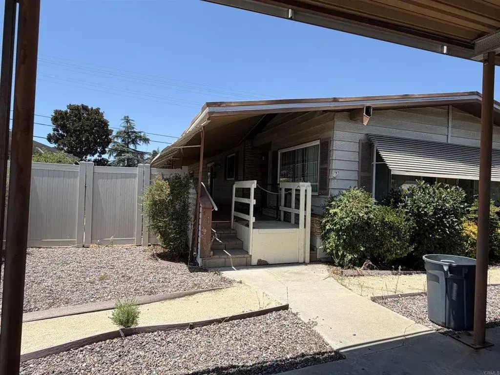 9255 N Magnolia Spc 14, Santee