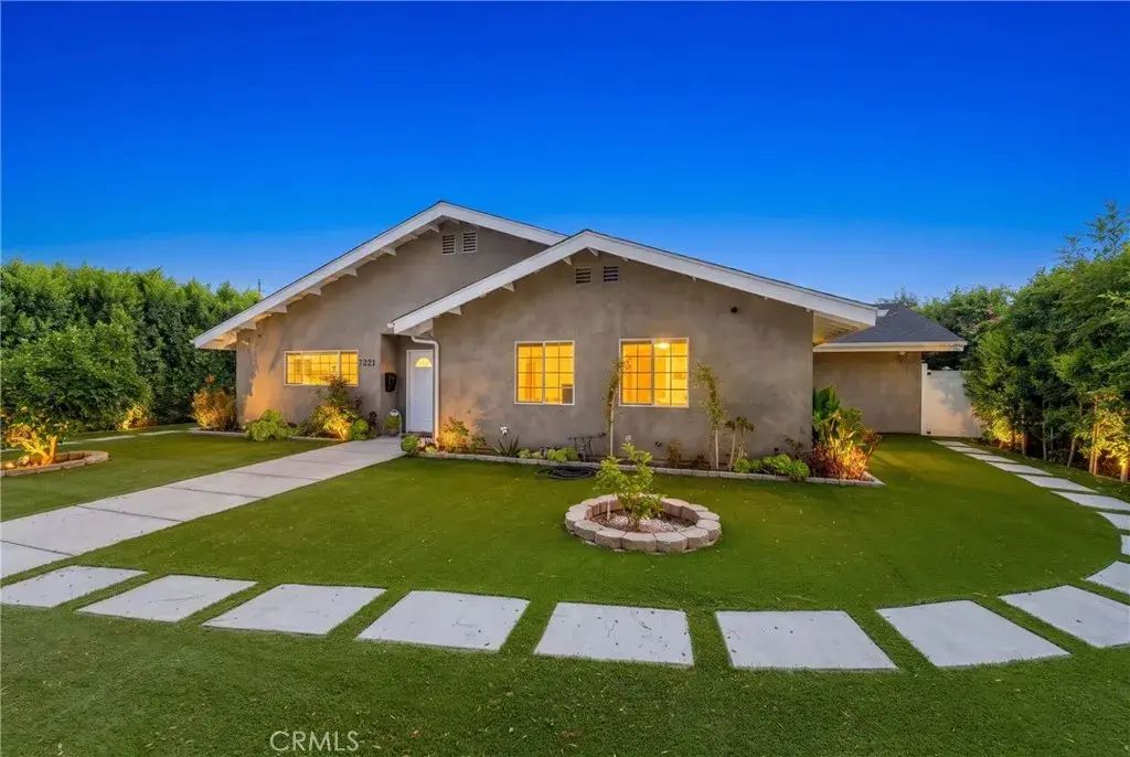 7222 Fallbrook Avenue, West Hills