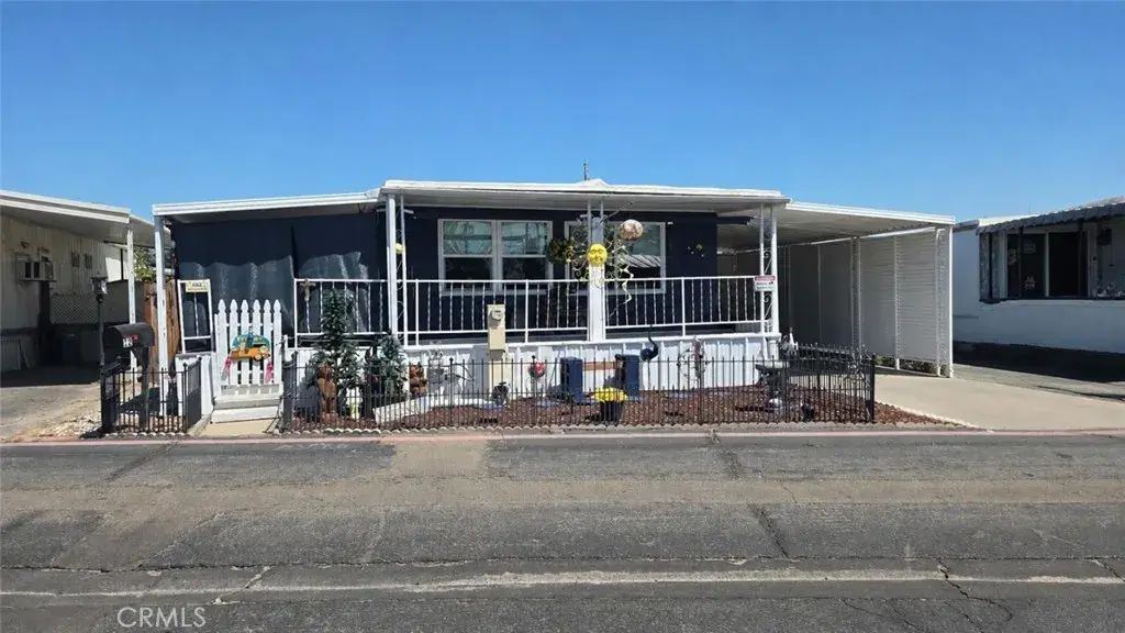 1724 Minnewawa 12, Clovis