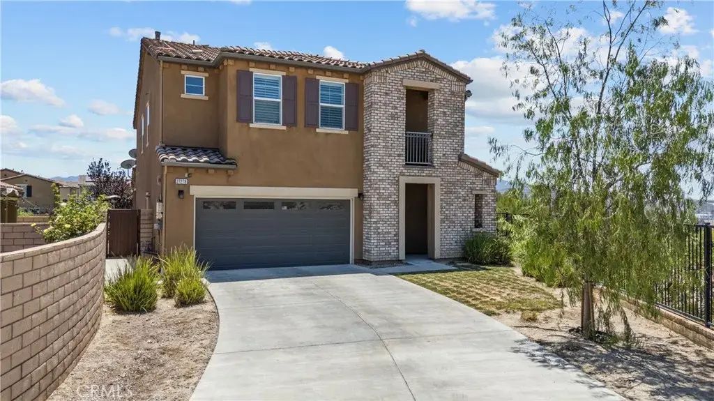 27278 Ardella Place, Saugus