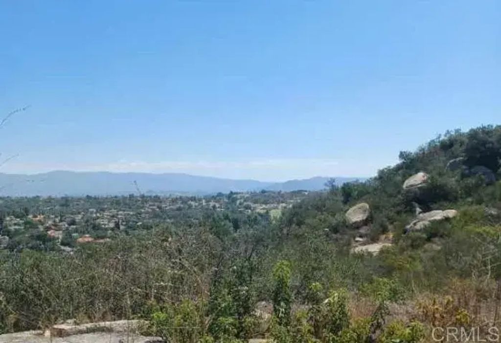 10050 Tall Oak, Escondido