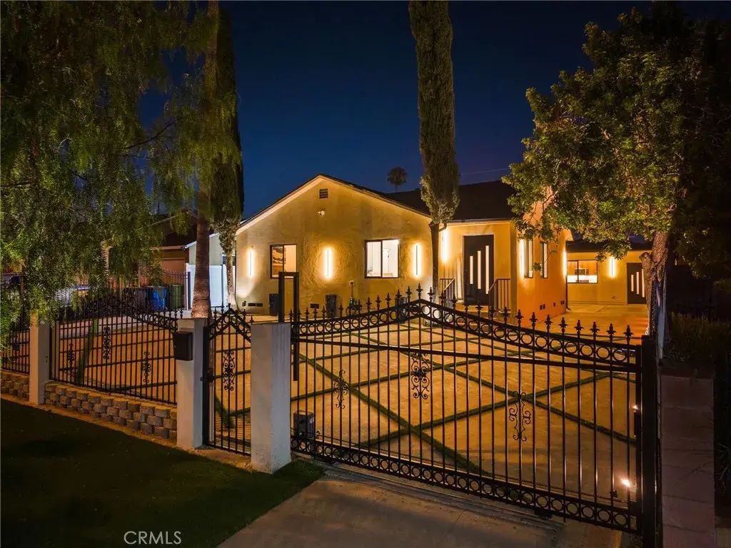 7660 Radford Avenue, North Hollywood