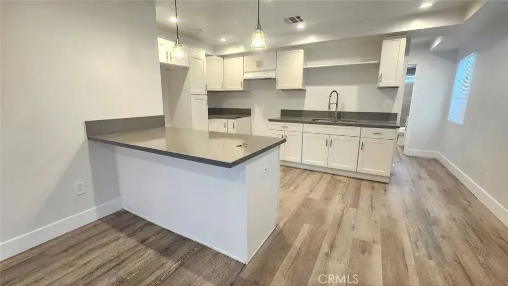 10962 Avalon, Los Angeles