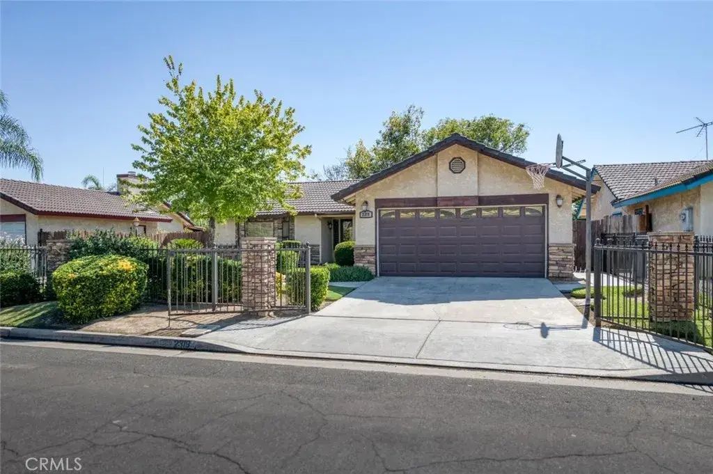 2319 S Pierce, Fresno
