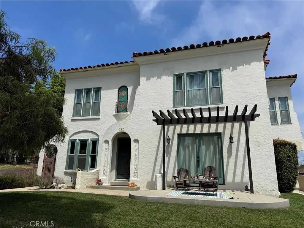 262 Park Avenue C, Long Beach