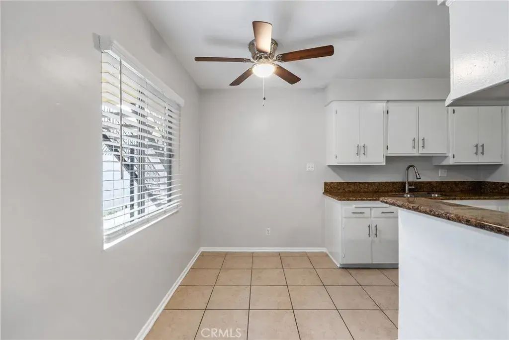 912 Gladys 2, Long Beach