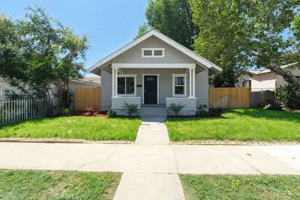 561 Washington, Pomona