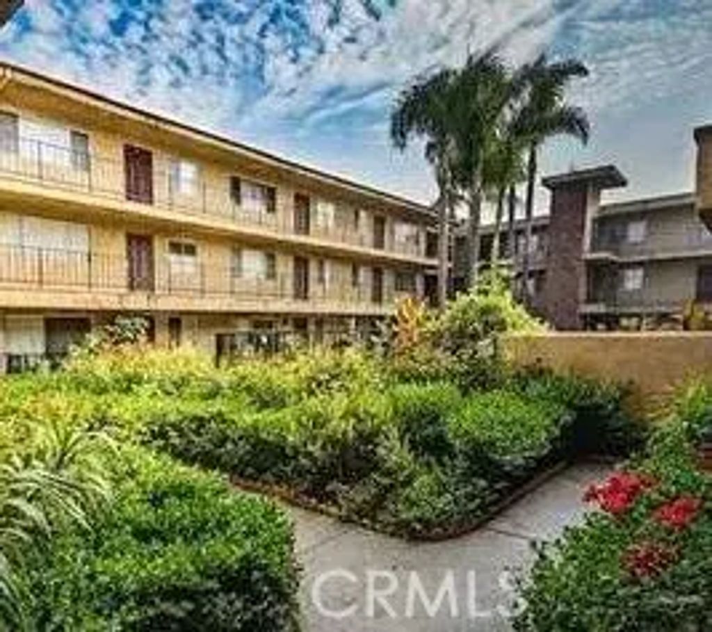 8505 Columbus Avenue 315, North Hills