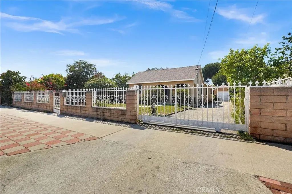 10555 Cayuga, Pacoima