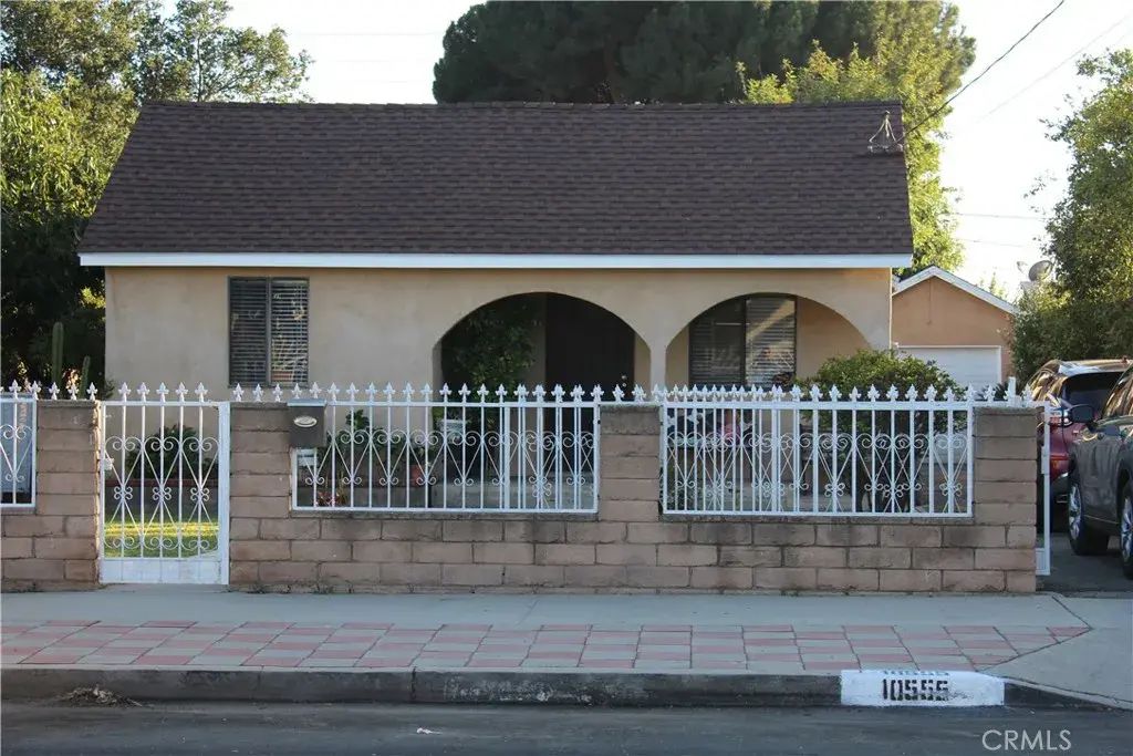 10555 Cayuga, Pacoima