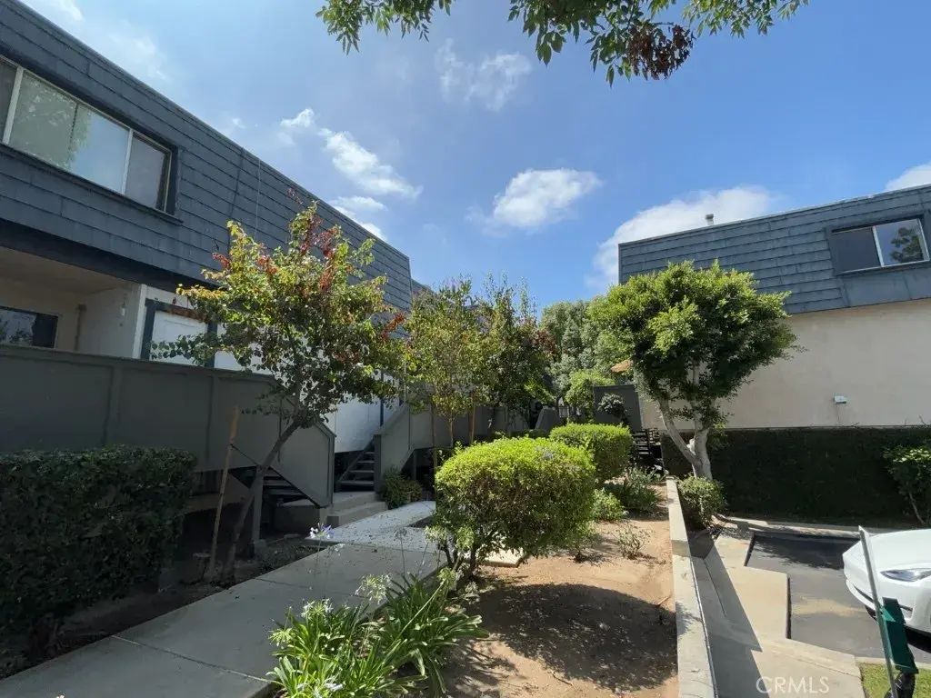 18550 Hatteras Street 21, Los Angeles