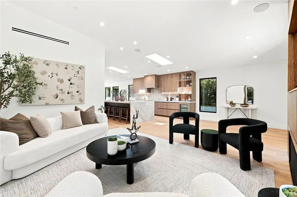 14627 Huston, Sherman Oaks