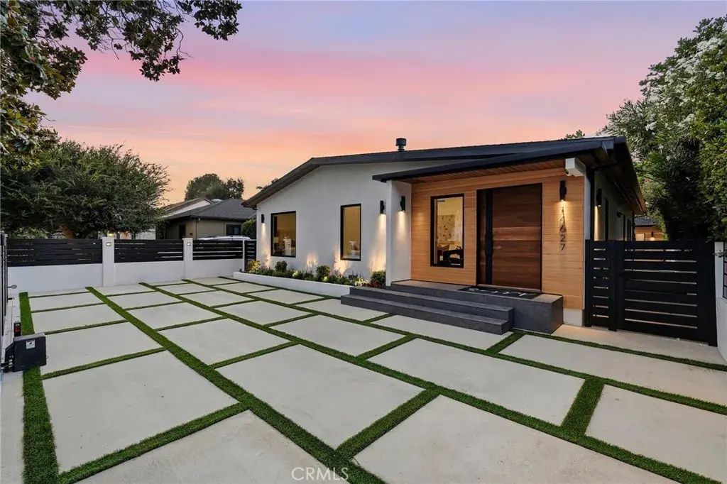 14627 Huston, Sherman Oaks