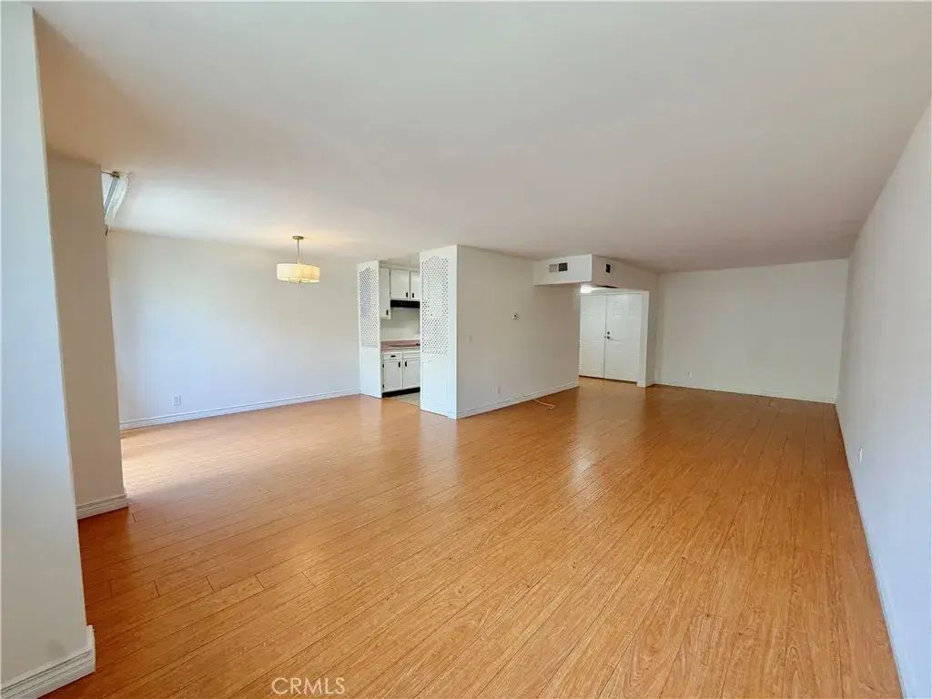 14141 Dickens 311, Sherman Oaks